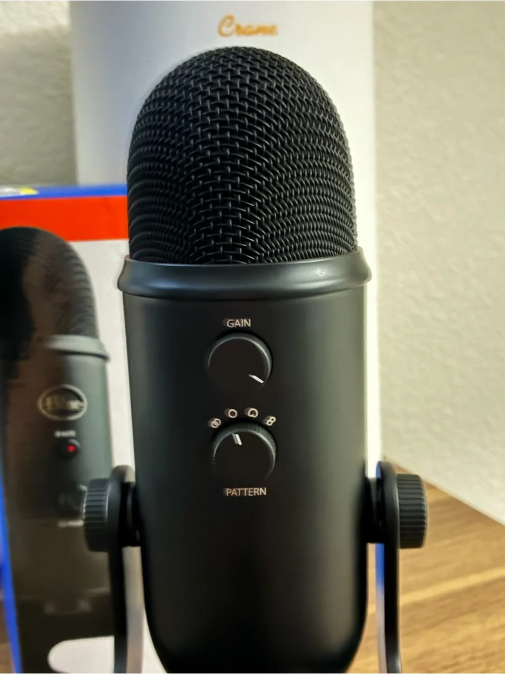 Yeti Microphone - Black - Professional Broadcast Sound